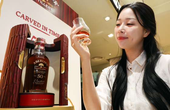 [뉴스1 PICK]1병에 1억1천5백만원 '아벨라워 50년산' 위스키