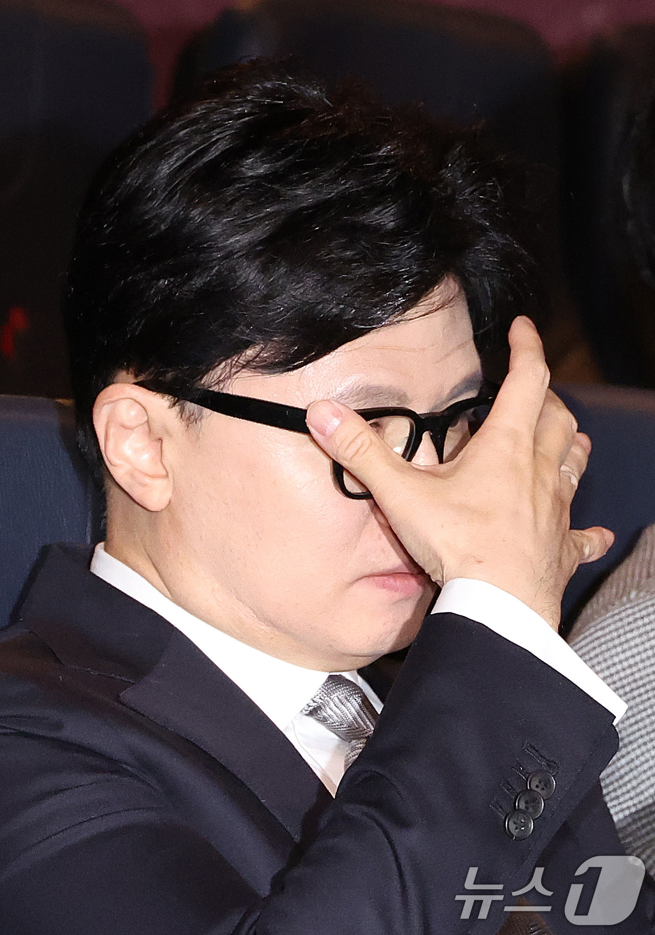 (서울=뉴스1) 신웅수 기자 = 한동훈 전 국민의힘 대표가 28일 서울 영등포구의 한 영화관에서 ‘잊혀진 대통령: 김영삼의 개혁시대’를 관람하기 위해 상영관으로 입장하고 있다. 2 …