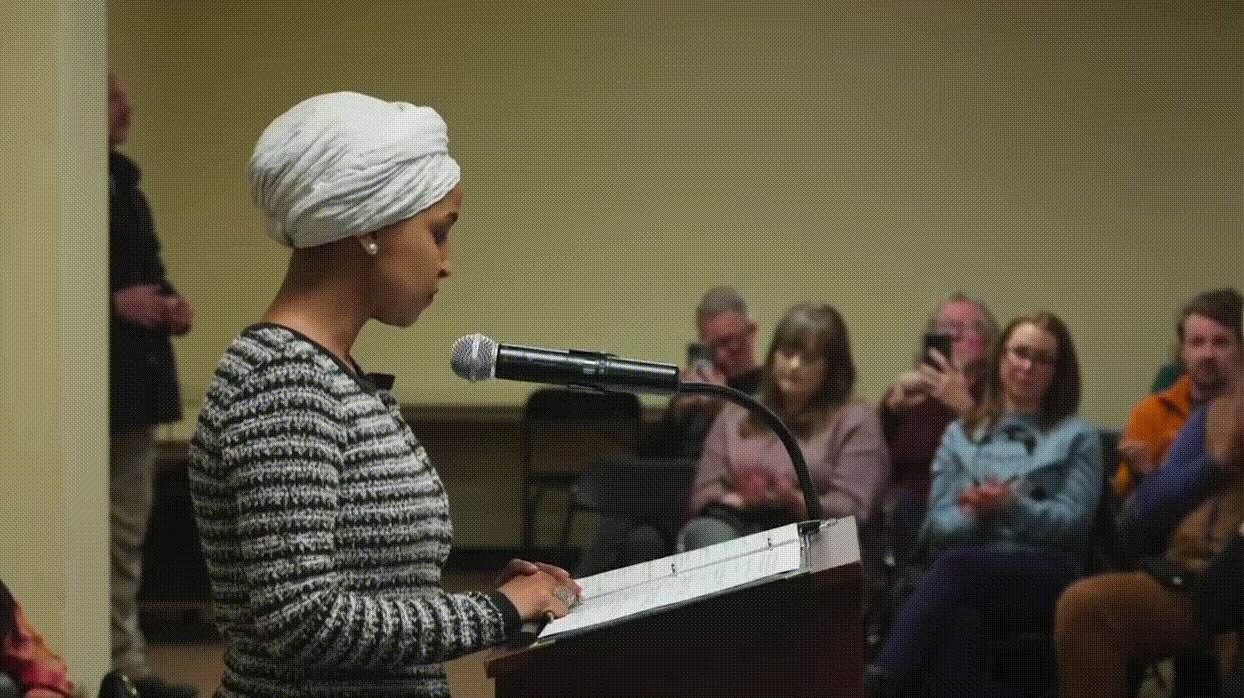 소말리아계 美하원의원 'ICE 폐지' 미네소타 연설 중 액체 테러