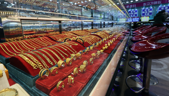 금 날개 달았다…연일 폭등하는 이유 3가지(종합)