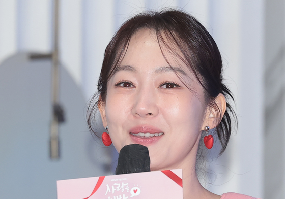 "회사 동료 적정 축의금 5만원"…엄지인 KBS 아나 발언에 티격태격