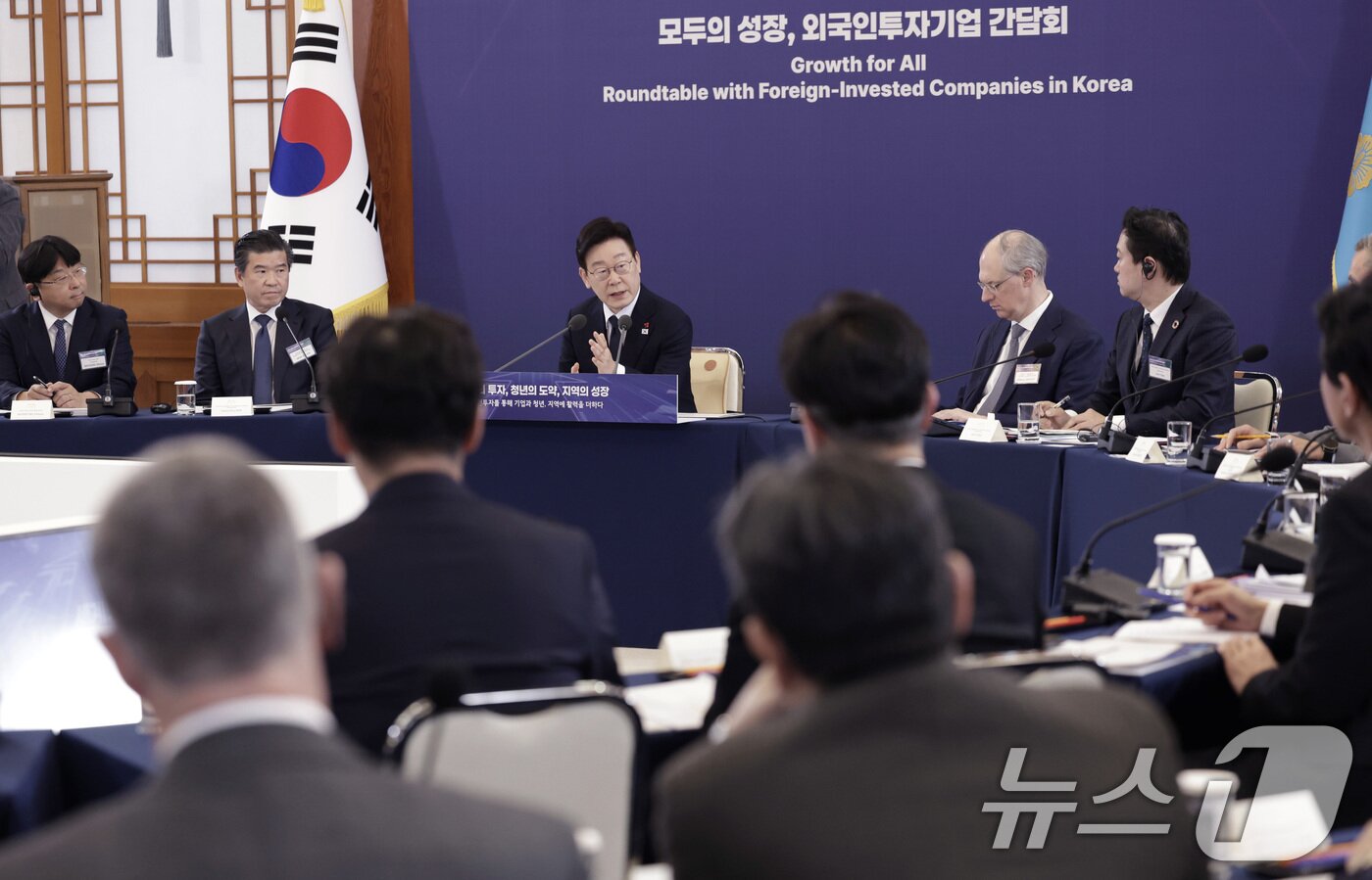 본문 이미지 - 이재명 대통령이 28일 청와대에서 열린 외국인 투자 기업 간담회에서 발언을 하고 있다. 2026.1.28/뉴스1 ⓒ News1 이재명 기자