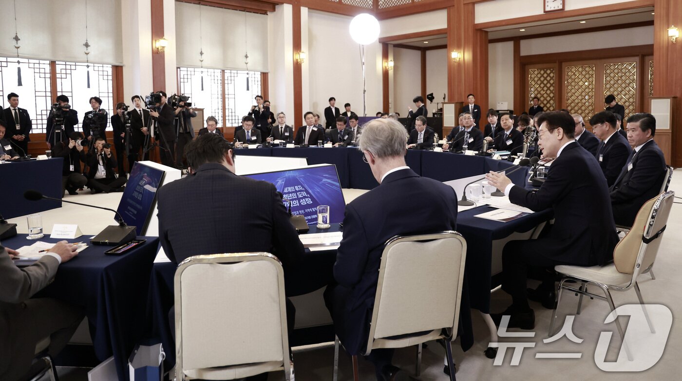 본문 이미지 - 이재명 대통령이 28일 청와대에서 열린 외국인 투자 기업 간담회에서 발언을 하고 있다. 2026.1.28/뉴스1 ⓒ News1 이재명 기자