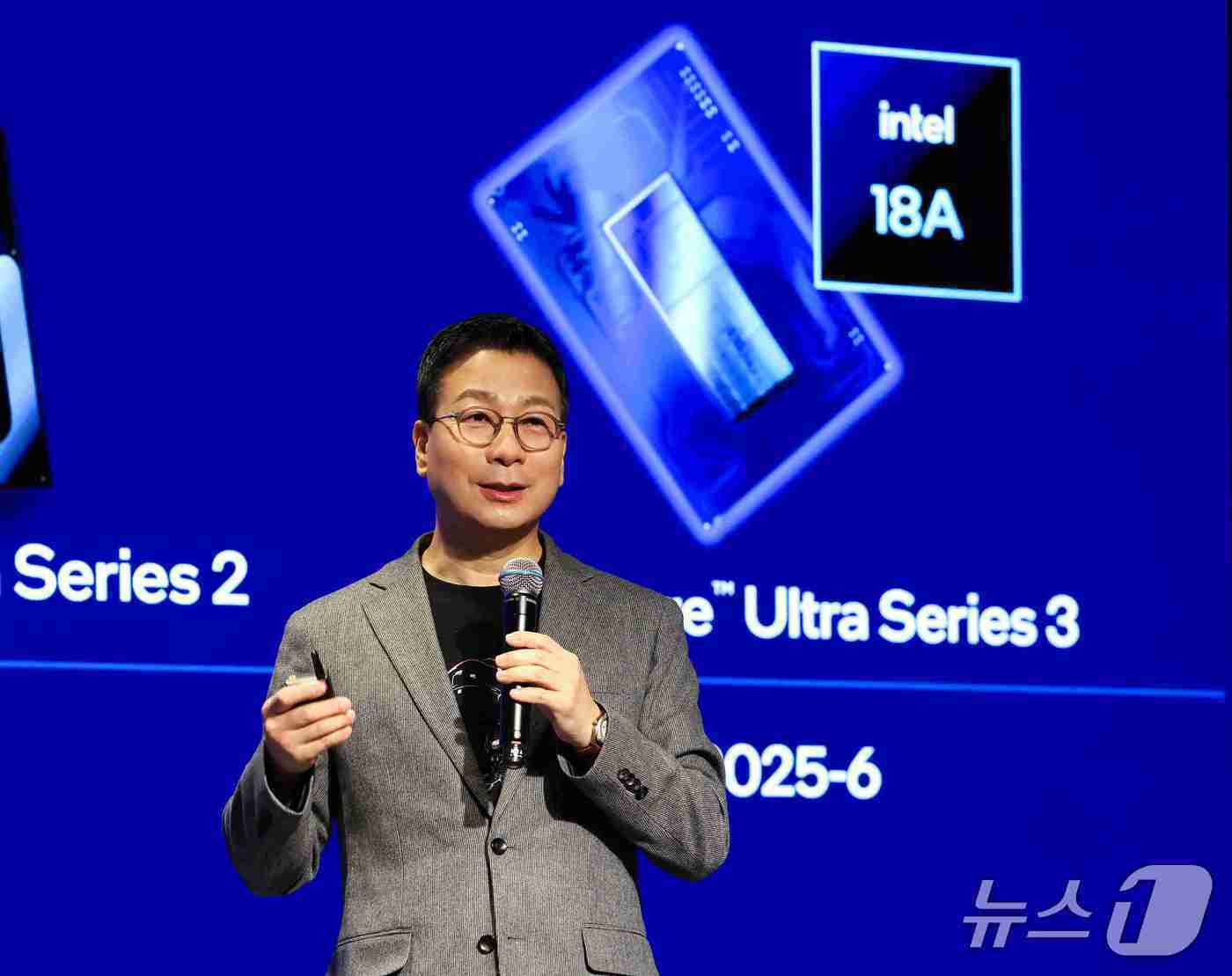 본문 이미지 - 배태원 인텔코리아 대표가 서울 삼성동 웨스틴 서울 파르나스에서 열린 인텔 AI PC 쇼케이스 기자간담회에서 발언하고 있다. 2026.1.28 뉴스1 (인텔코리아 제공)