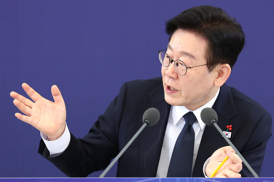 李대통령 "할 일 많은데 속도 느려 답답…입법·집행 속도를"