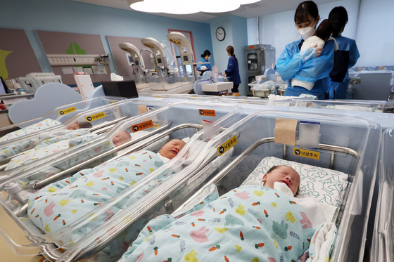 더 커진 아기울음…2월 출생아 2.2만명, 증가율 '역대 최대' 13.6%