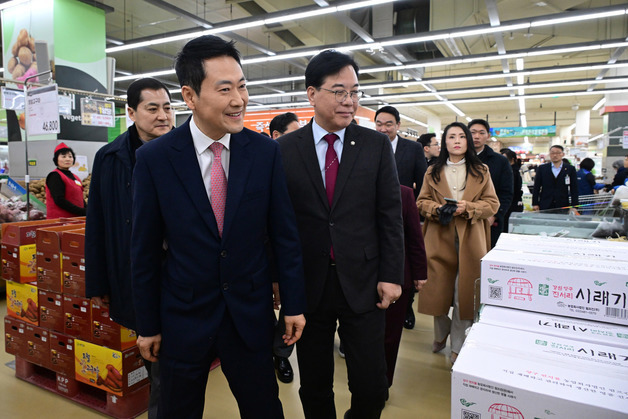 장동혁, 당무 복귀 첫 행보 민생 현장…"고물가, 일상 행복 파괴자'