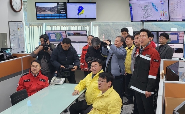 윤호중, 산림항공본부서 산림재난 대응태세 점검