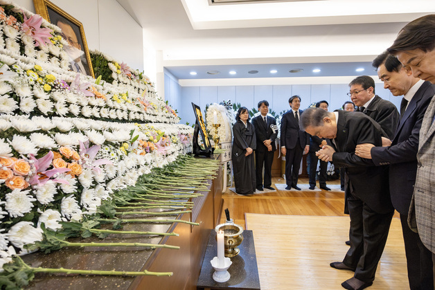 이해찬 장례 이틀째 발길…문희상 이석연 조경태 애도(종합2보)