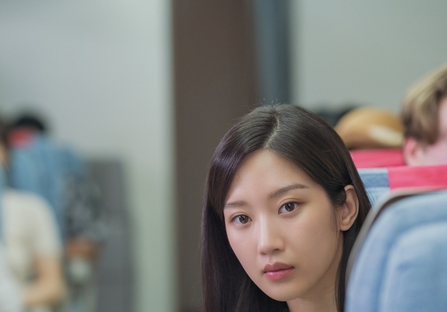 문가영, 아역 이후 첫 영화 '만약에 우리'로 호평…'국민 전여친'