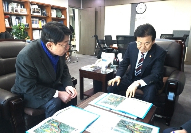 정동영 장관 만난 우범기 전주시장, 핵심 현안 논의 "협조 요청"