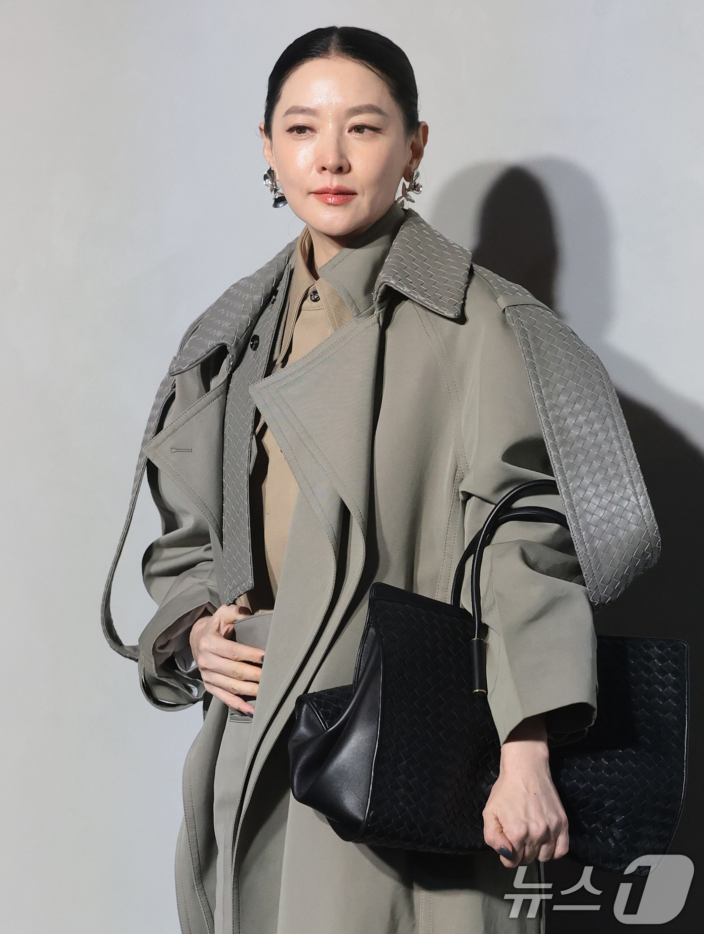 (서울=뉴스1) 권현진 기자 = 배우 이영애가 28일 서울 성동구 에스팩토리에서 열린 '보테가 베네타 2026 여름 프라이빗 뷰 포토콜‘에 참석해 포즈를 취하고 있다. 2026.1 …