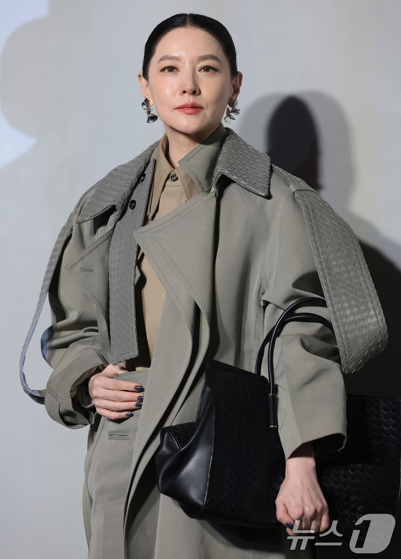 (서울=뉴스1) 권현진 기자 = 배우 이영애가 28일 서울 성동구 에스팩토리에서 열린 '보테가 베네타 2026 여름 프라이빗 뷰 포토콜‘에 참석해 포즈를 취하고 있다. 2026.1 …