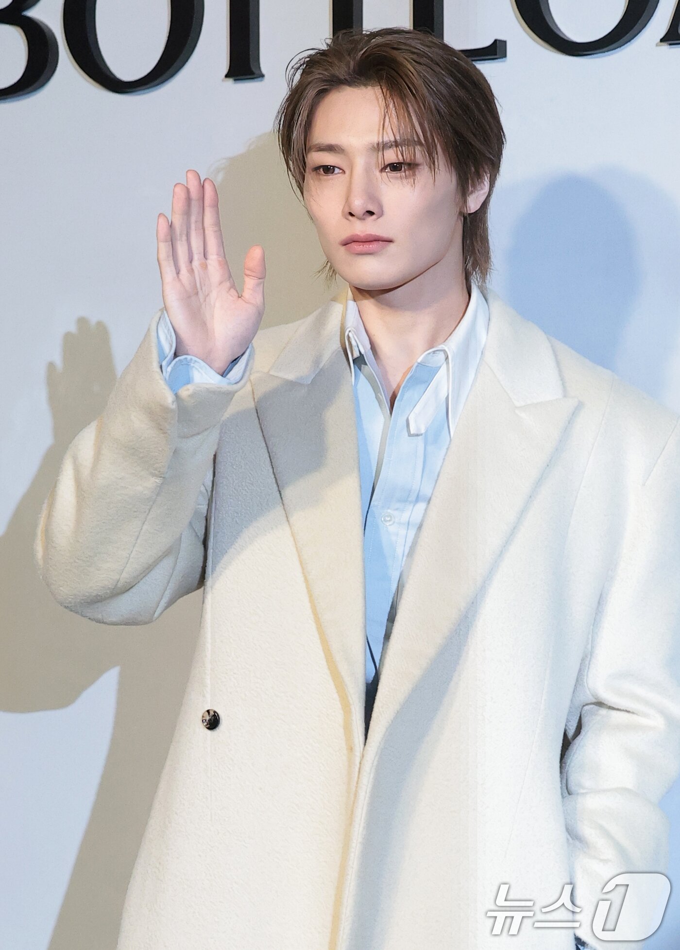 아이엔, 부드러운 손인사