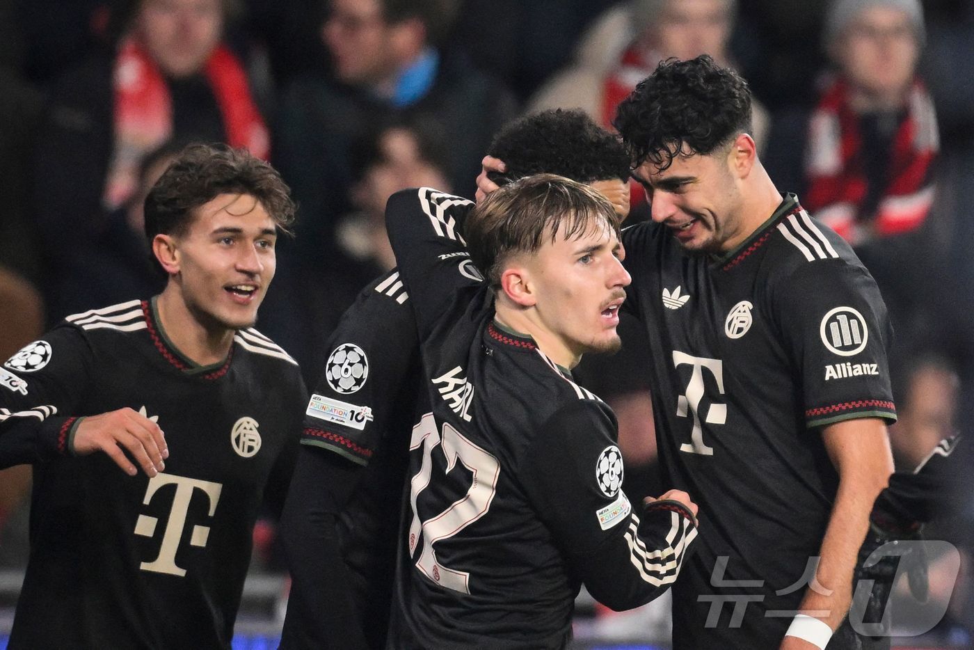 본문 이미지 - 2025-26 UCL 리그 페이즈 2위로 16강에 진출한 바이에른 뮌헨. ⓒ AFP=뉴스1