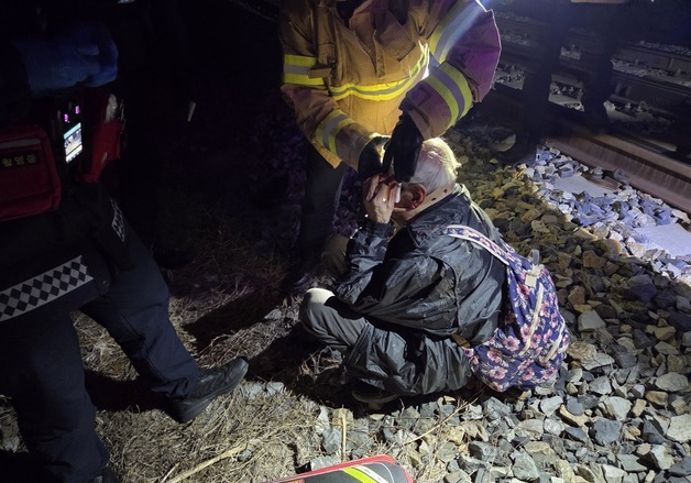 조치원역 철길 걷던 80대 2명 열차 충돌…세종서 안전사고 잇따라