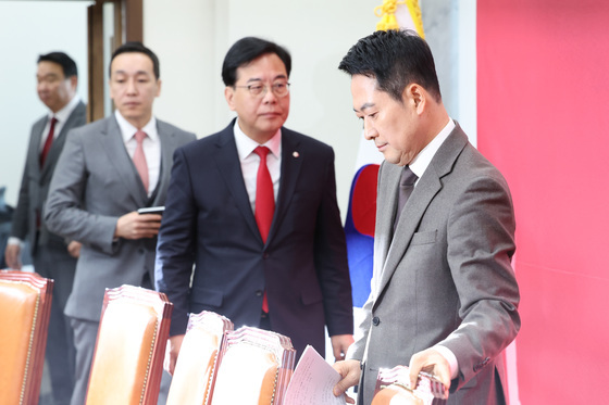 최고위 참석하는 장동혁 대표