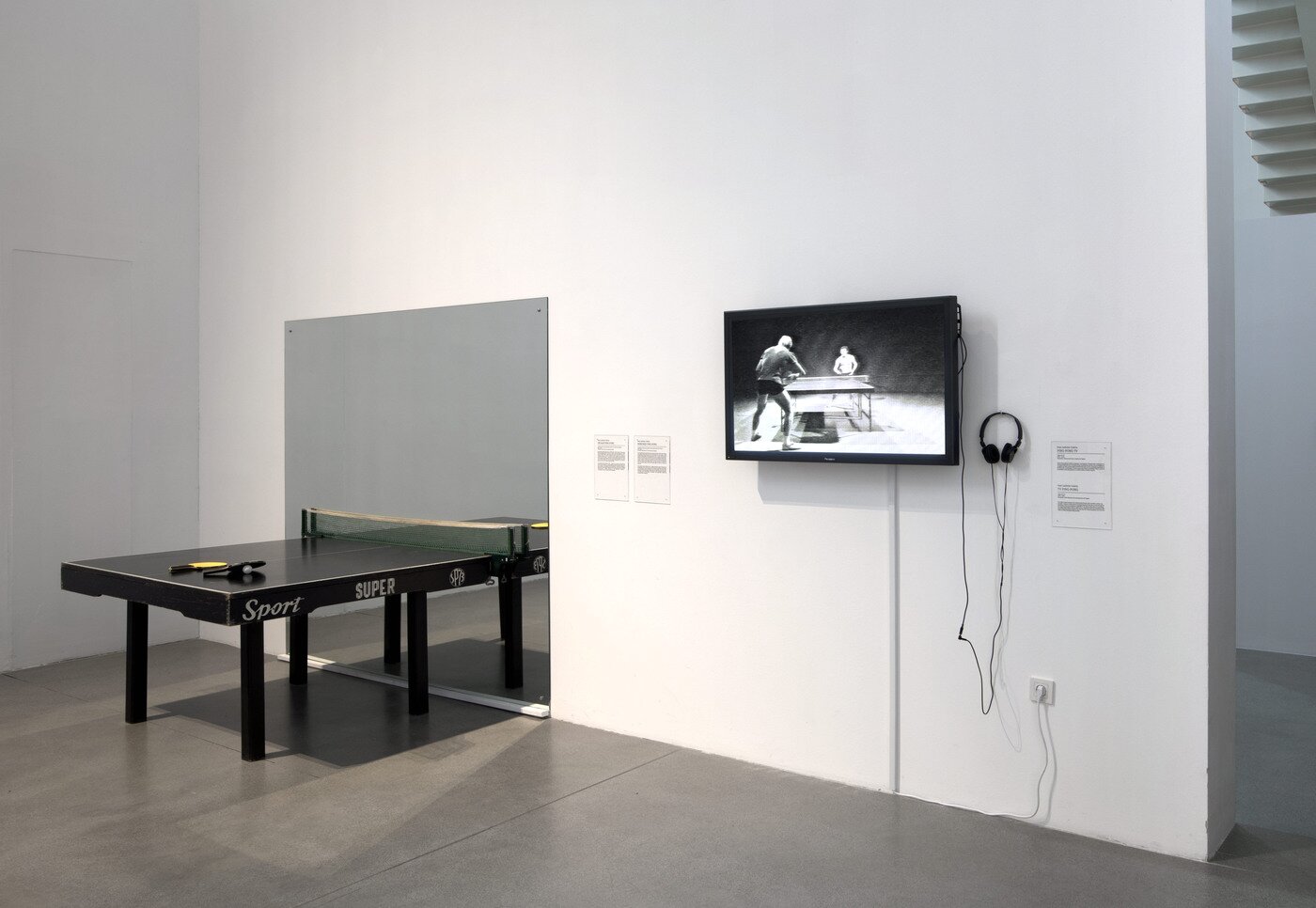 본문 이미지 - 백남준, Mirrored ping pong, TV ping pong (백남준아트센터 제공)