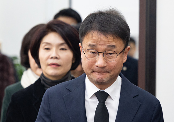 정책조정회의 들어서는 한병도 민주당 원내대표