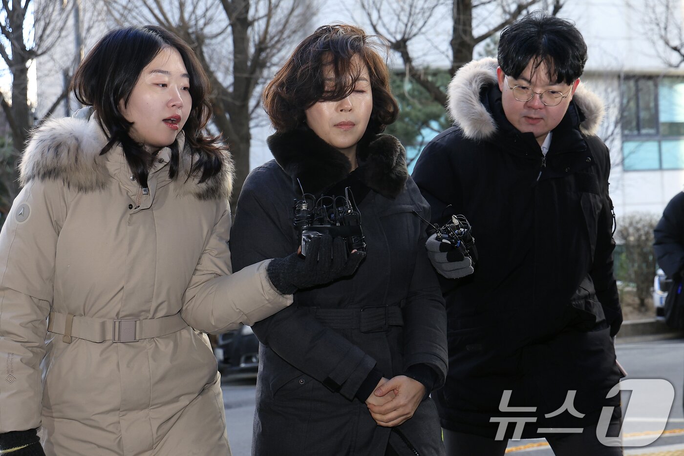 본문 이미지 - 김경 전 서울시의원이 29일 오전 서울시 마포구 서울경찰청 공공범죄수사대로 추가 소환 조사에 출석하고 있다. 2026.1.29/뉴스1 ⓒ News1 박정호 기자