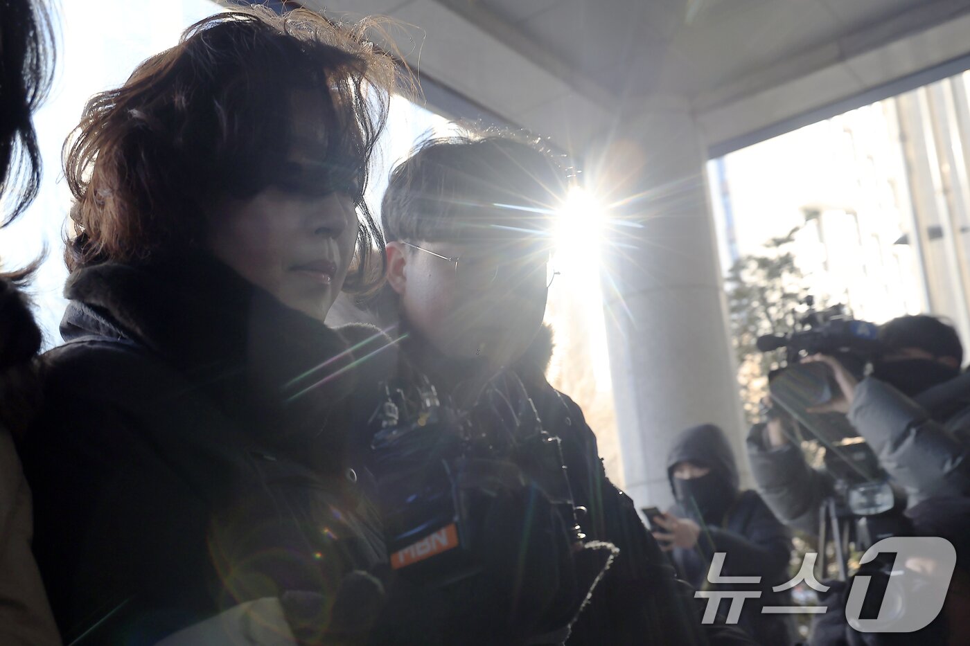 본문 이미지 - 김경 전 서울시의원이 29일 오전 서울시 마포구 서울경찰청 공공범죄수사대로 추가 소환 조사에 출석하고 있다. 2026.1.29/뉴스1 ⓒ News1 박정호 기자