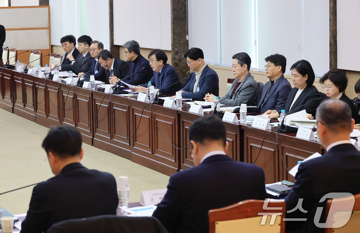 (서울=뉴스1) 임세영 기자 = 정기현 의료혁신위원회 위원장이 29일 서울 종로구 정부서울청사에서 열린 제2차 의료혁신위원회 회의에서 모두발언을 하고 있다. 2026.1.29/뉴스 …