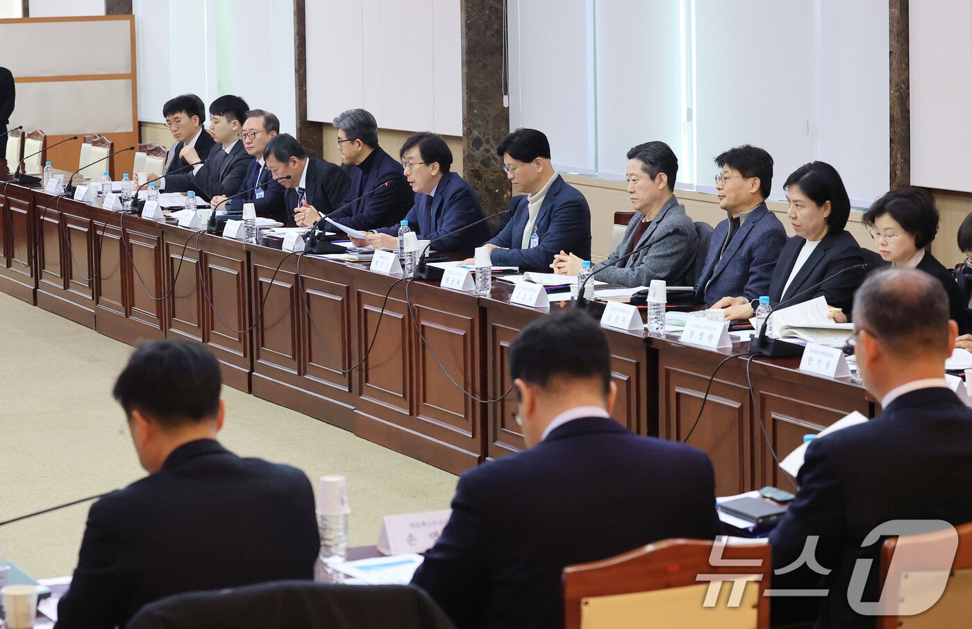 본문 이미지 - 정기현 의료혁신위원회 위원장이 29일 서울 종로구 정부서울청사에서 열린 제2차 의료혁신위원회 회의에서 모두발언을 하고 있다. 2026.1.29/뉴스1 ⓒ News1 임세영 기자