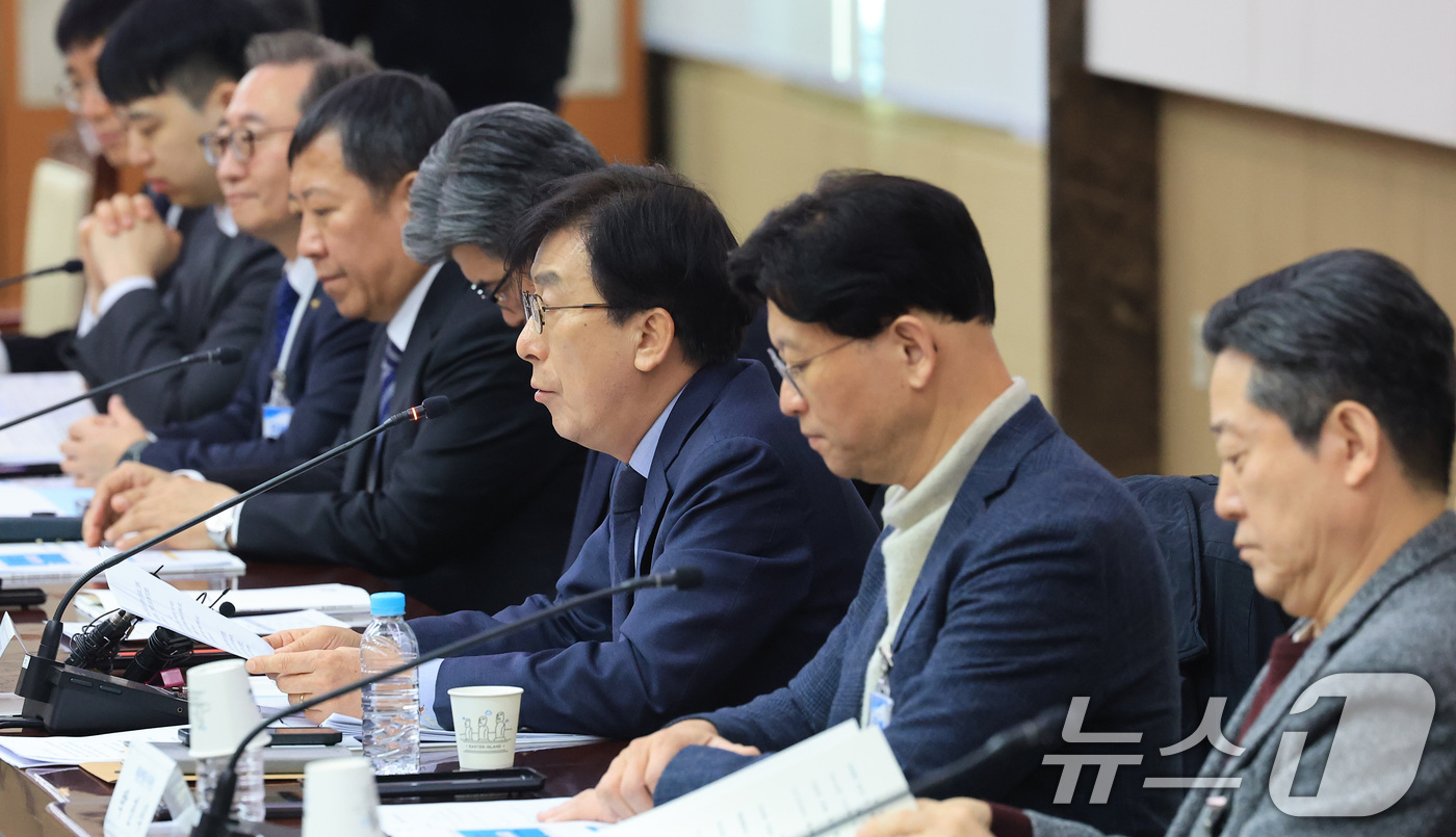 (서울=뉴스1) 임세영 기자 = 정기현 의료혁신위원회 위원장이 29일 서울 종로구 정부서울청사에서 열린 제2차 의료혁신위원회 회의에서 모두발언을 하고 있다. 2026.1.29/뉴스 …