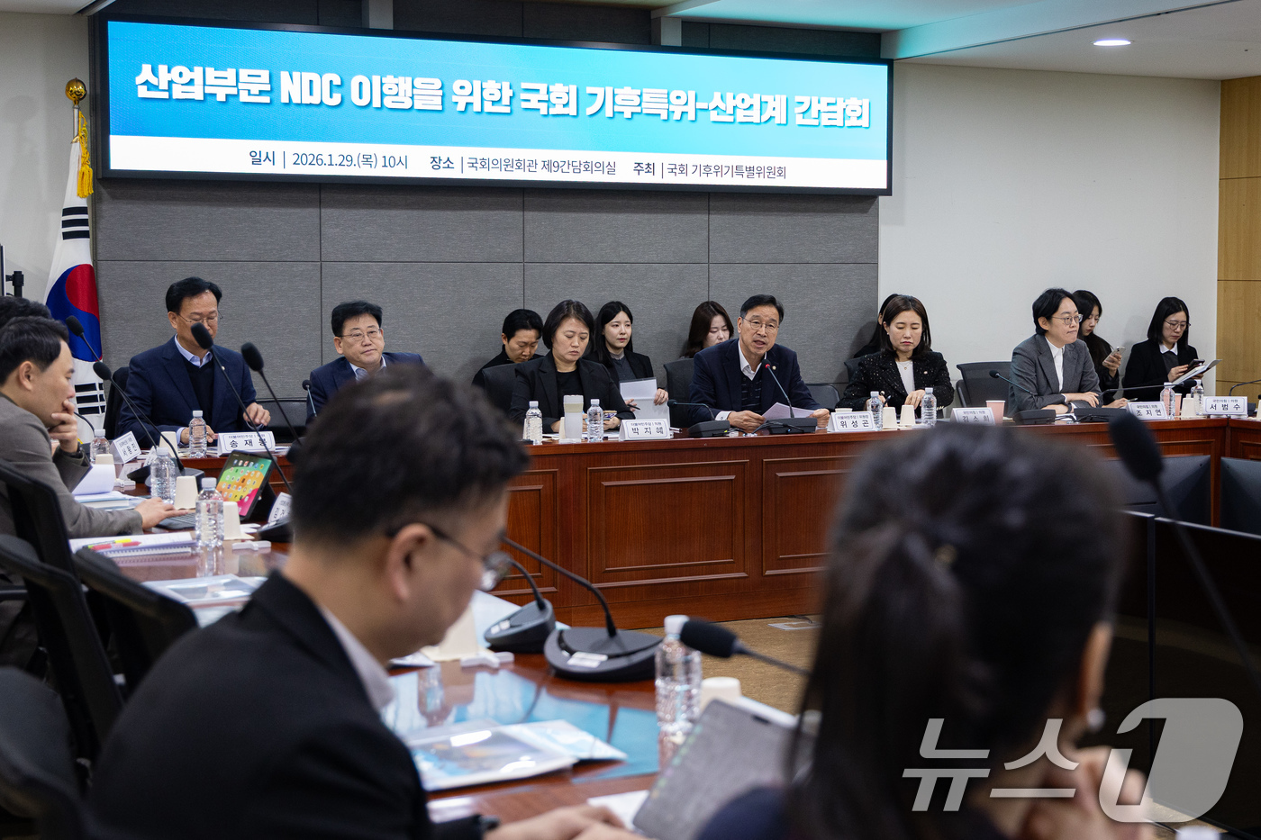 (서울=뉴스1) 유승관 기자 = 위성곤 국회 기후위기특별위원장이 29일 서울 여의도 국회 의원회관에서 열린 산업부문 NDC 이행을 위한 국회 기후특위-산업계 간담회에서 모두 발언을 …