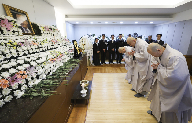 이해찬 장례위 "가짜뉴스 유튜버·악플러 강력 대응…다 고발할 것"