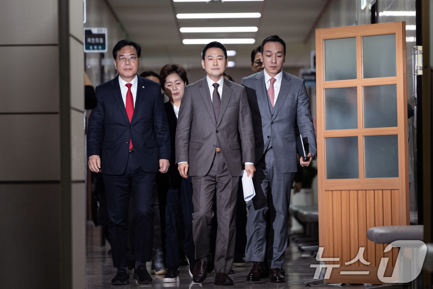 (서울=뉴스1) 이승배 기자 = 장동혁 국민의힘 대표가 29일 서울 여의도 국회에서 열린 최고위원회의에 참석하고 있다. 2026.1.29/뉴스1