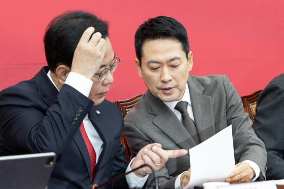 대화 나누는 장동혁·송언석