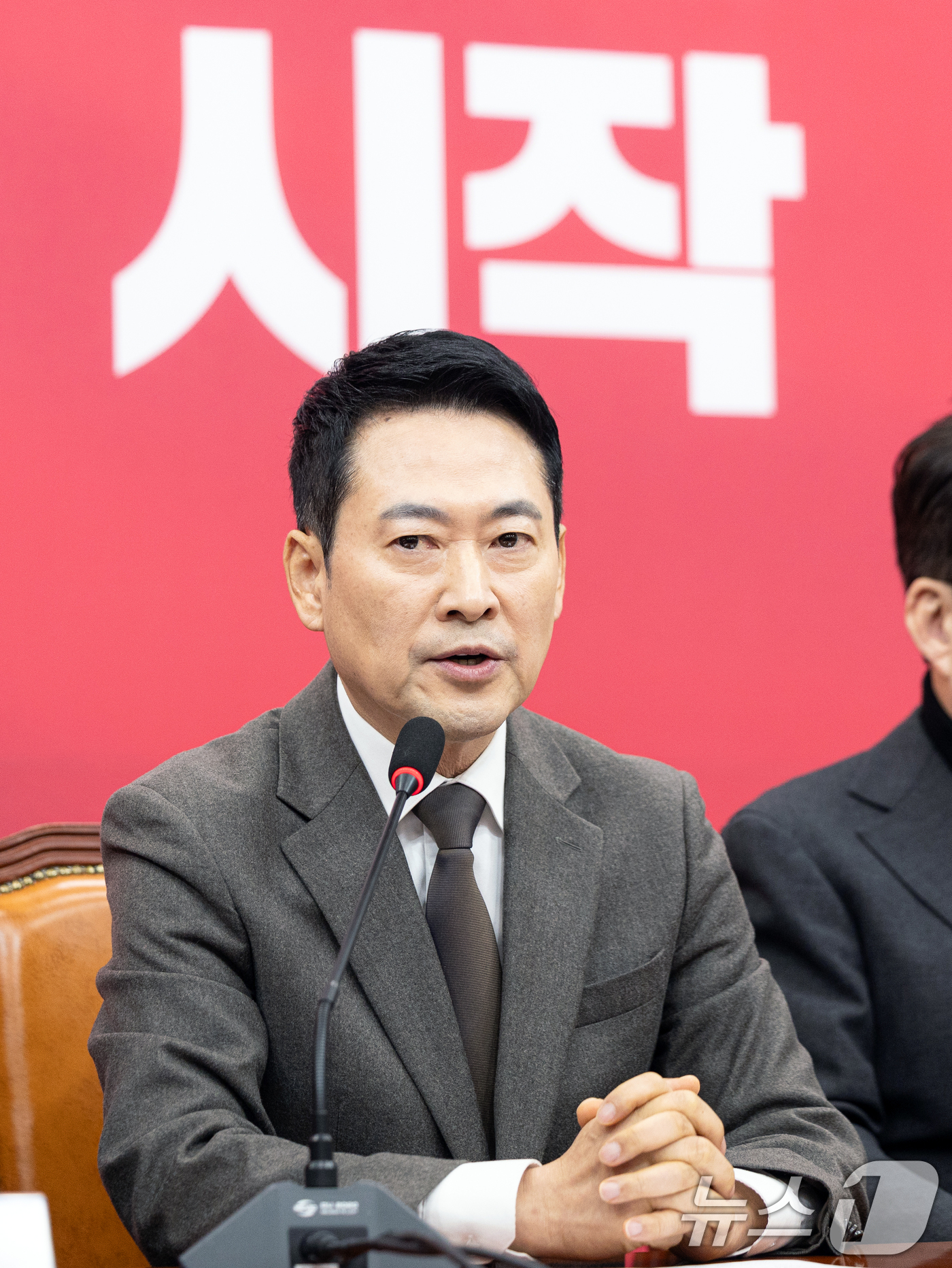 (서울=뉴스1) 이승배 기자 = 장동혁 국민의힘 대표가 29일 서울 여의도 국회에서 열린 최고위원회의에서 모두발언하고 있다. 2026.1.29/뉴스1