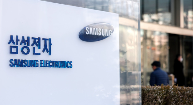 삼성전자, 4%대 하락, 시총 956조…'천조 전자' 붕괴[핫종목](종합)