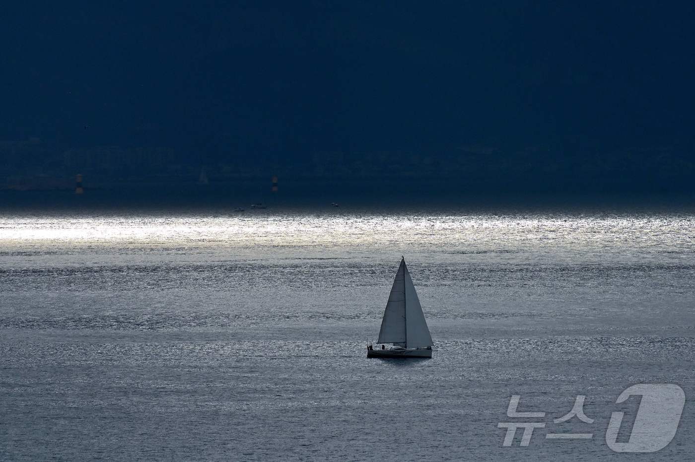 (마르세유 AFP=뉴스1) 김경민 기자 = 프랑스 남부 마르세유 해안 근처 지중해에서 요트가 목격됐다. 2019.11.20ⓒ AFP=뉴스1