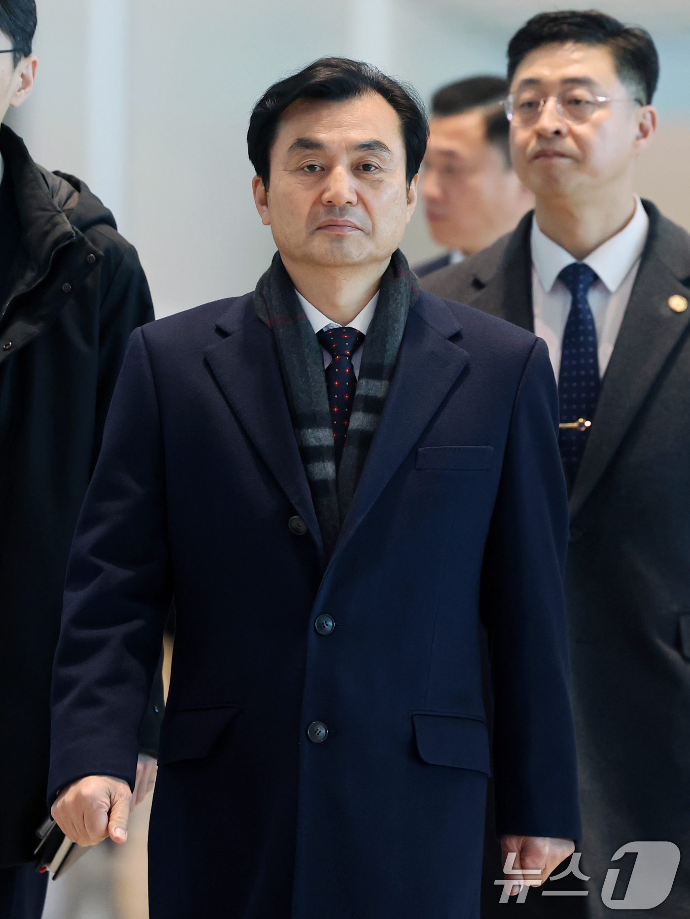 (인천공항=뉴스1) 황기선 기자 = 안규백 국방부 장관이 29일 오후 인천공항을 통해 일본 도쿄로 출국하고 있다.안 장관은 이날부터 2박 3일간 일본에서 고이즈미  신지로 일본 방 …
