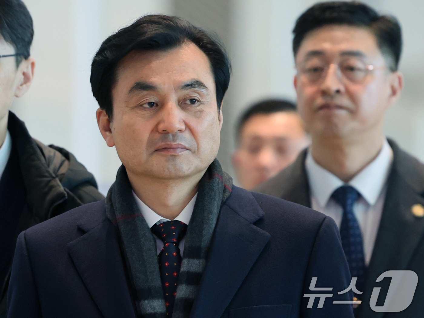 (인천공항=뉴스1) 황기선 기자 = 안규백 국방부 장관이 29일 오후 인천공항을 통해 일본 도쿄로 출국하고 있다.안 장관은 이날부터 2박 3일간 일본에서 고이즈미  신지로 일본 방 …