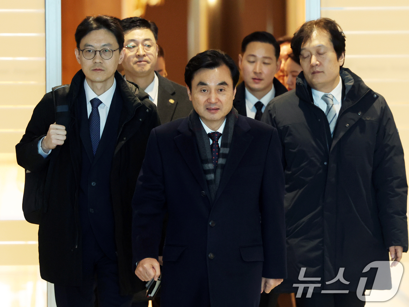 (인천공항=뉴스1) 황기선 기자 = 안규백 국방부 장관이 29일 오후 인천공항을 통해 일본 도쿄로 출국하고 있다.안 장관은 이날부터 2박 3일간 일본에서 고이즈미  신지로 일본 방 …