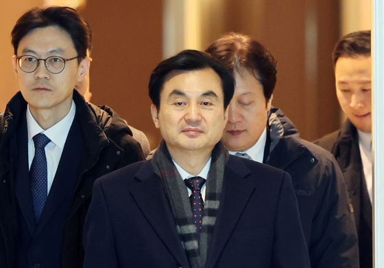 일본으로 출국향하는 안규백 장관