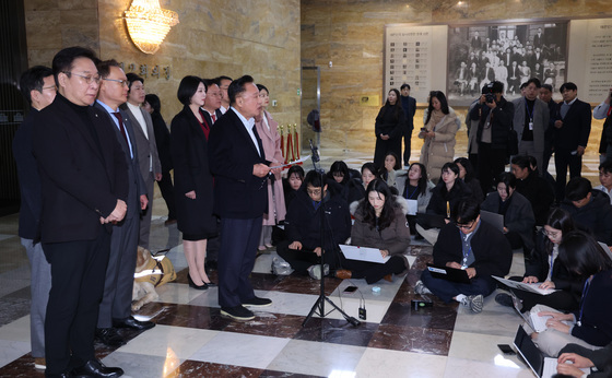 기자회견하는 친한동훈계 의원들