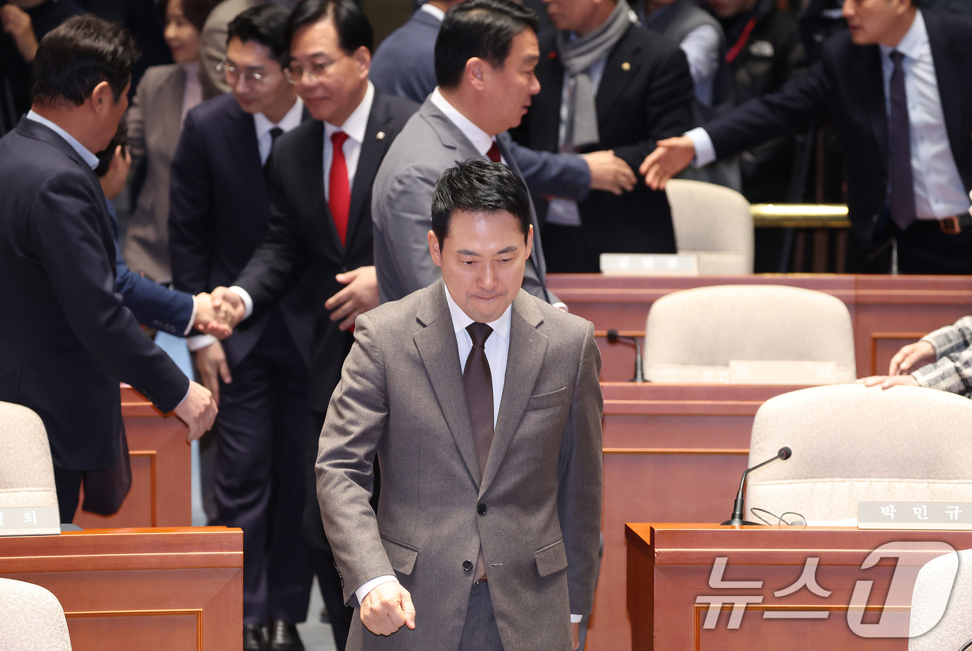 (서울=뉴스1) 신웅수 기자 = 장동혁 국민의힘 대표가 29일 서울 여의도 국회에서 열린 의원총회에 참석하고 있다. 2026.1.29/뉴스1