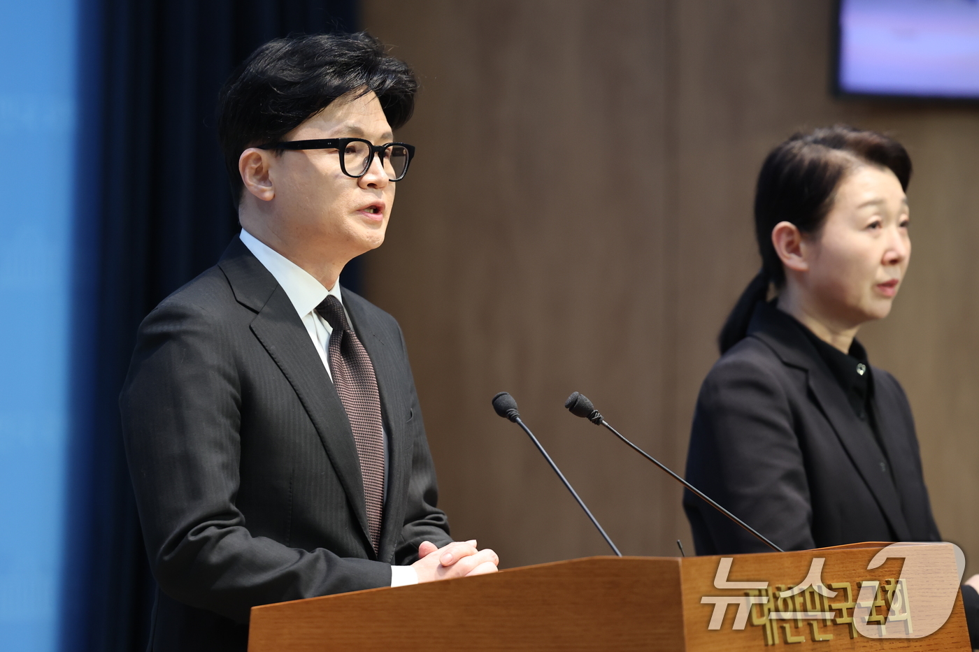 (서울=뉴스1) 이승배 기자 = 한동훈 전 국민의힘 대표가 29일 서울 여의도 국회 소통관에서 국민의힘 지도부의 제명 결정에 관한 입장 발표를 하고 있다. 2026.1.29/뉴스1 …
