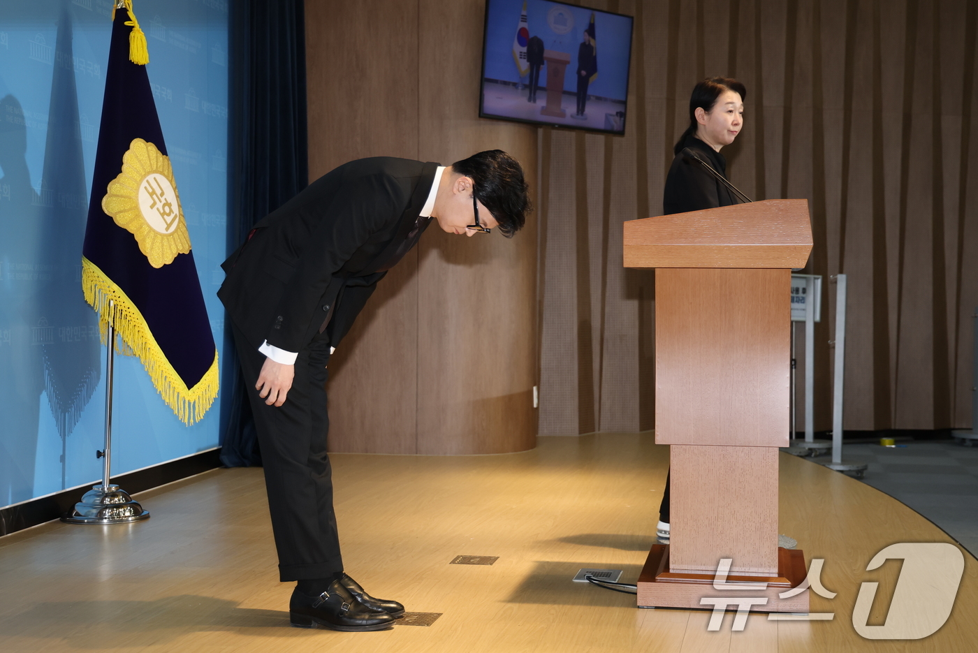 (서울=뉴스1) 이승배 기자 = 한동훈 전 국민의힘 대표가 29일 서울 여의도 국회 소통관에서 국민의힘 지도부의 제명 결정에 관한 입장 발표를 마치고 인사를 하고 있다. 2026. …