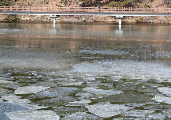아침 '영하권' 출근길…낮엔 '3~10도' 영상권 회복(종합)
