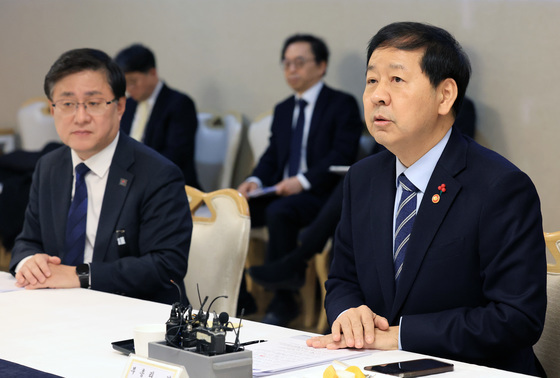 금감원 공공기관 지정 유보…"공공기관 이상 고강도 감독" 조건부