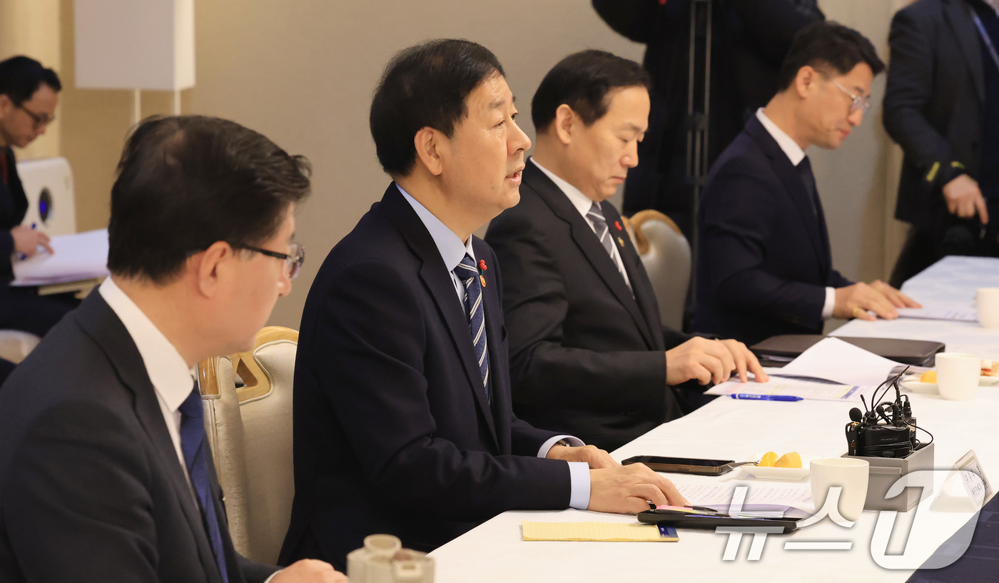 (서울=뉴스1) 임세영 기자 = 구윤철 경제부총리 겸 재정경제부 장관이 29일 서울 종로구 정부서울청사에서 열린 주택공급촉진 관계장관회의에서 모두발언을 하고 있다.  2026.1. …