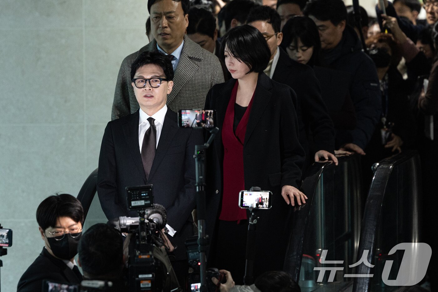 본문 이미지 - 한동훈 전 국민의힘 대표가 29일 서울 여의도 국회 소통관에서 국민의힘 지도부의 제명 결정에 관한 입장 발표를 마치고 차량으로 향하고 있다. 2026.1.29/뉴스1 ⓒ News1 이승배 기자