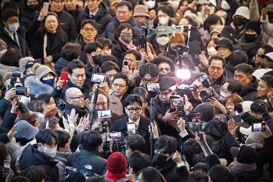 입장 발표 기자회견 향하는 한동훈