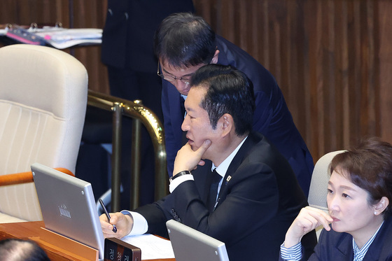 논의하는 정청래·한병도