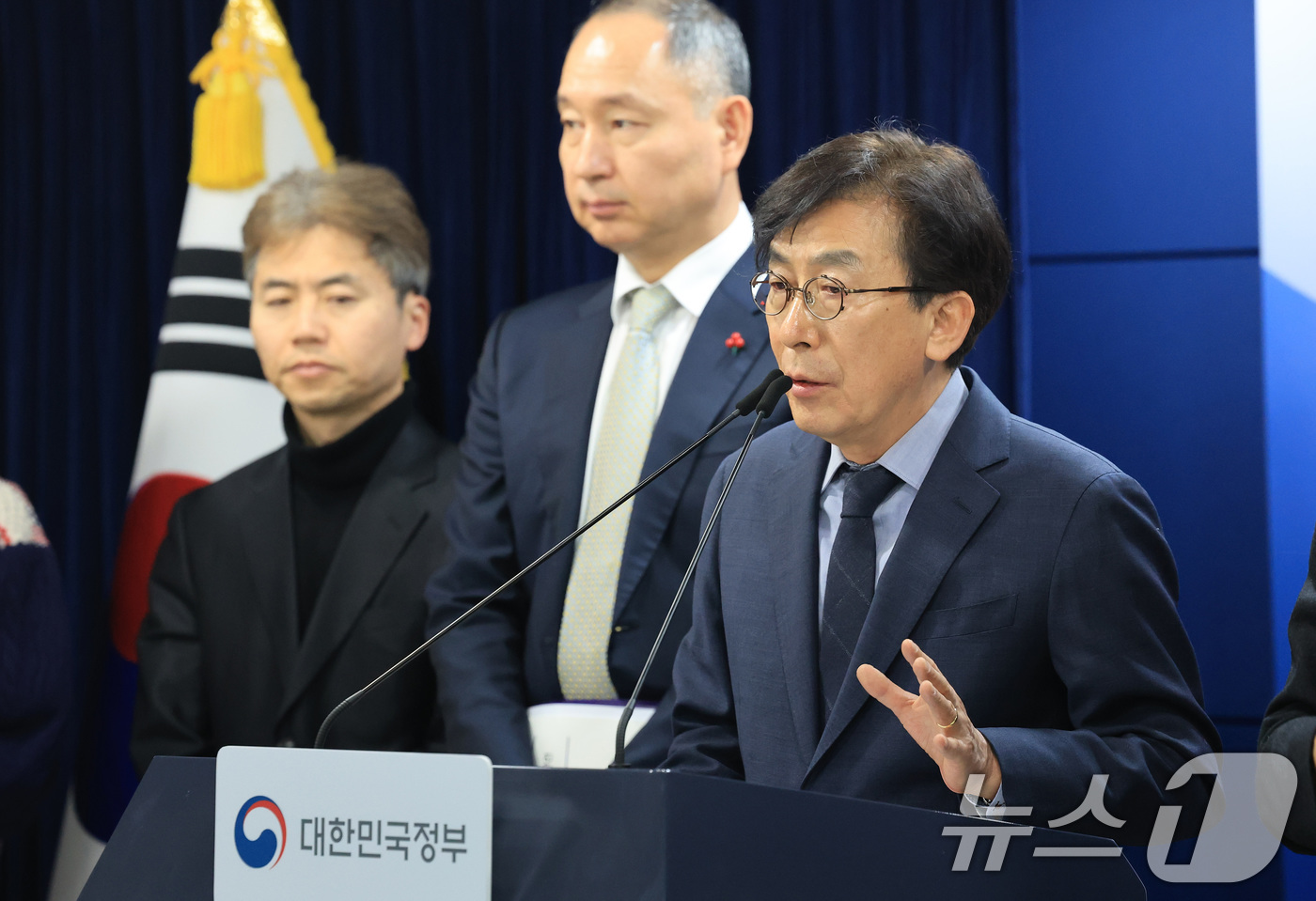 (서울=뉴스1) 임세영 기자 = 정기현 의료혁신위원회 위원장이 29일 서울 종로구 정부서울청사에서 제2차 의료혁신위원회 회의 관련 브리핑을 하고 있다.  2026.1.29/뉴스1